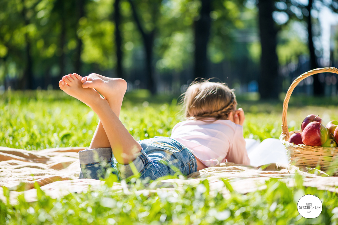 KleineGeschichten-Urlaub-Zuhause-Spiele-Bastel-Ausflugsideen-der-beste-Urlaub-der-Welt-Corona-Virus-Einreisebeschraenkungen-Urlaub-mit-Kindern-Picknick-Familienausflug