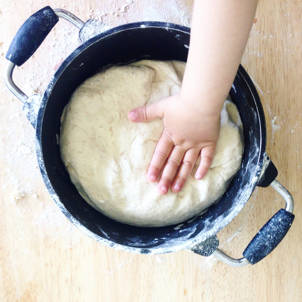 Brötchen selber backen - gesundes Brötchenrezept aus Dinkel- und Weizenmehl - Bio Brötchen - Rezepte für Kinder - Backen mit Kindern