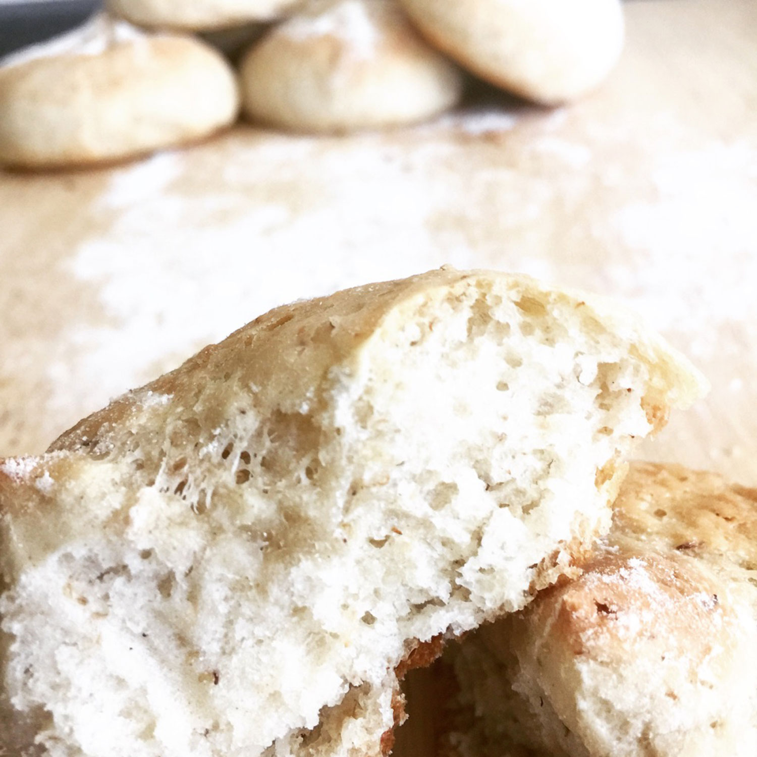 Brötchen selber machen - backen mit Kindern - Sonntags Beschäftigungen - Kinder beschäftigen - Sinne wahrnehmen