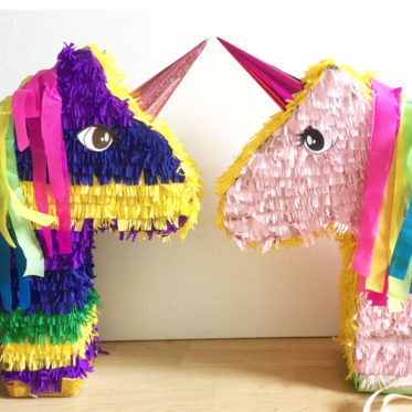 Einhorn-Pinata-selber-machen-Basteln-mit-Kindern-Kindergeburtstag-Einhorn-Geburtstag-Party-kleine-Geschichten03