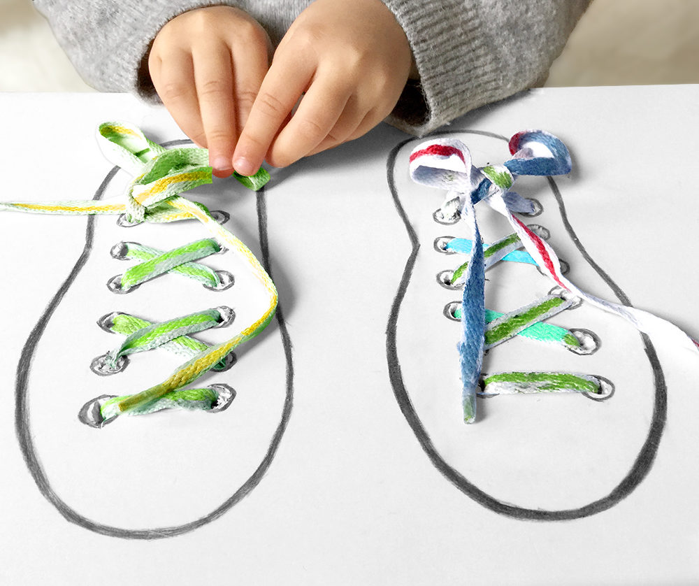 Kleine Geschichten - Basteln mit Kindern - das Schnürsenkelspiel - Schuhe binden üben mit Kindern