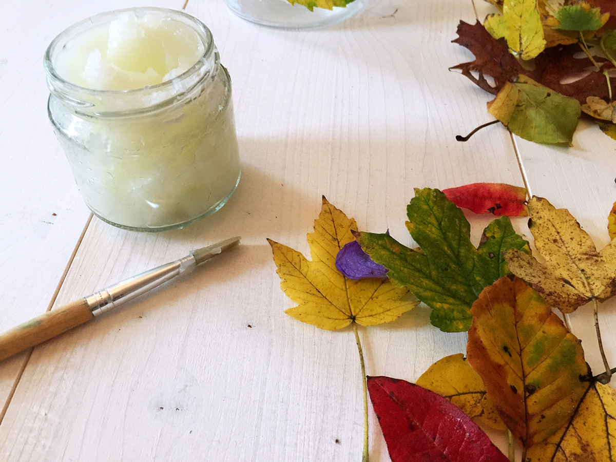 herbstlicht-mit-kindern-basteln-kleineGeschichten-Anleitung-Herbstbasteln-Bastelprojekt-Herbst-Windlicht-Basteln-mit-Naturmaterialien-01